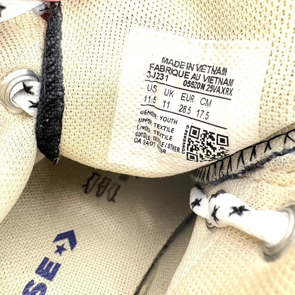 Converse visiting store neutral