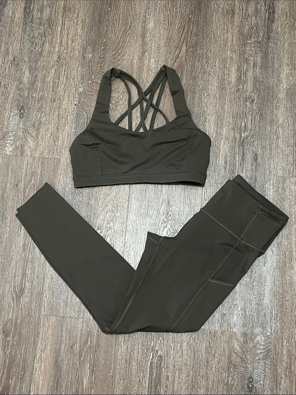 GUC Lululemon Matching Dark Olive Set. Size 6