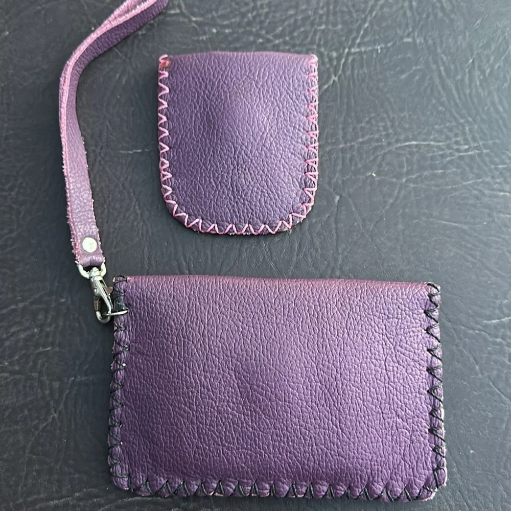 💜♥️💜Leather wallet and coin purse in excellent condition. Handmade. Purple.