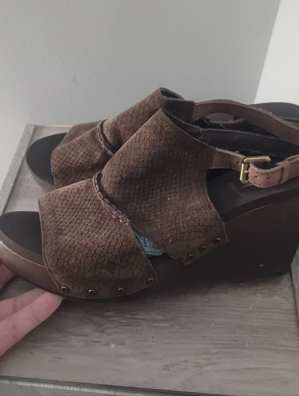 Volatile bohemian wedge