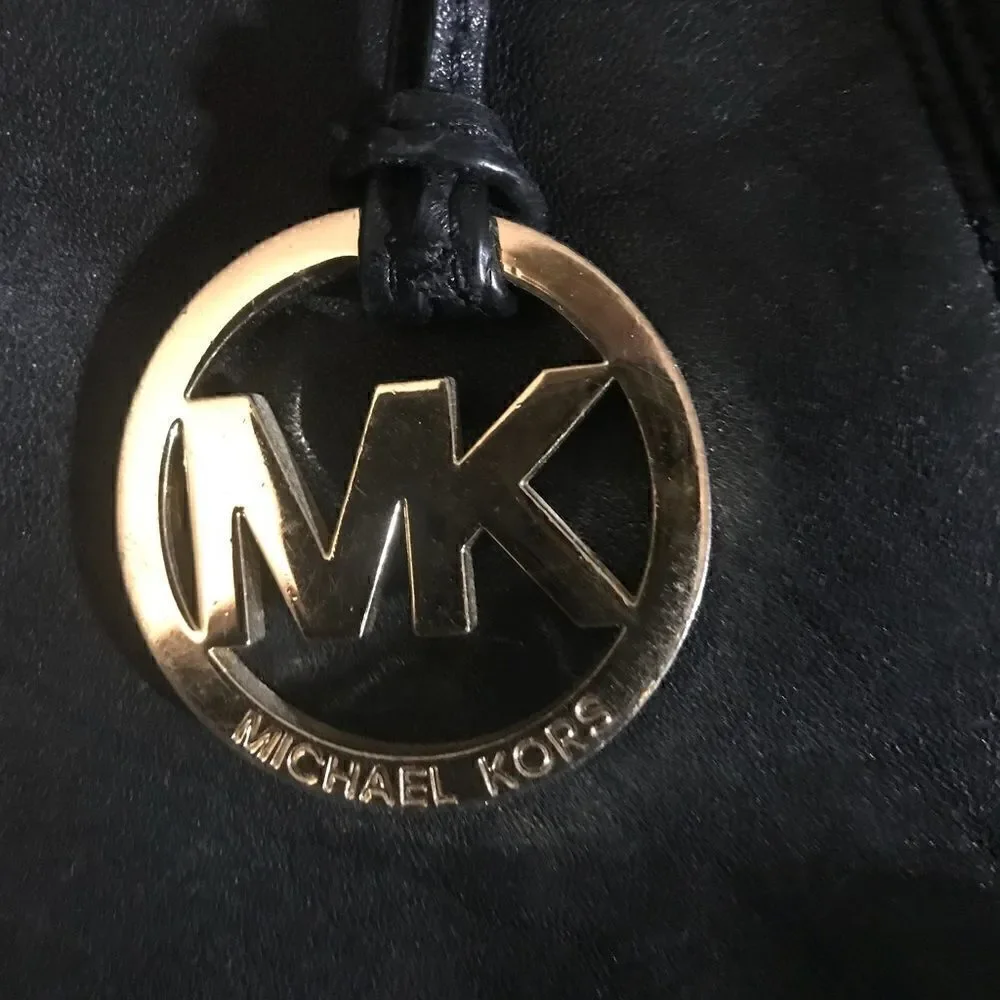 Michael Kors handle poshing