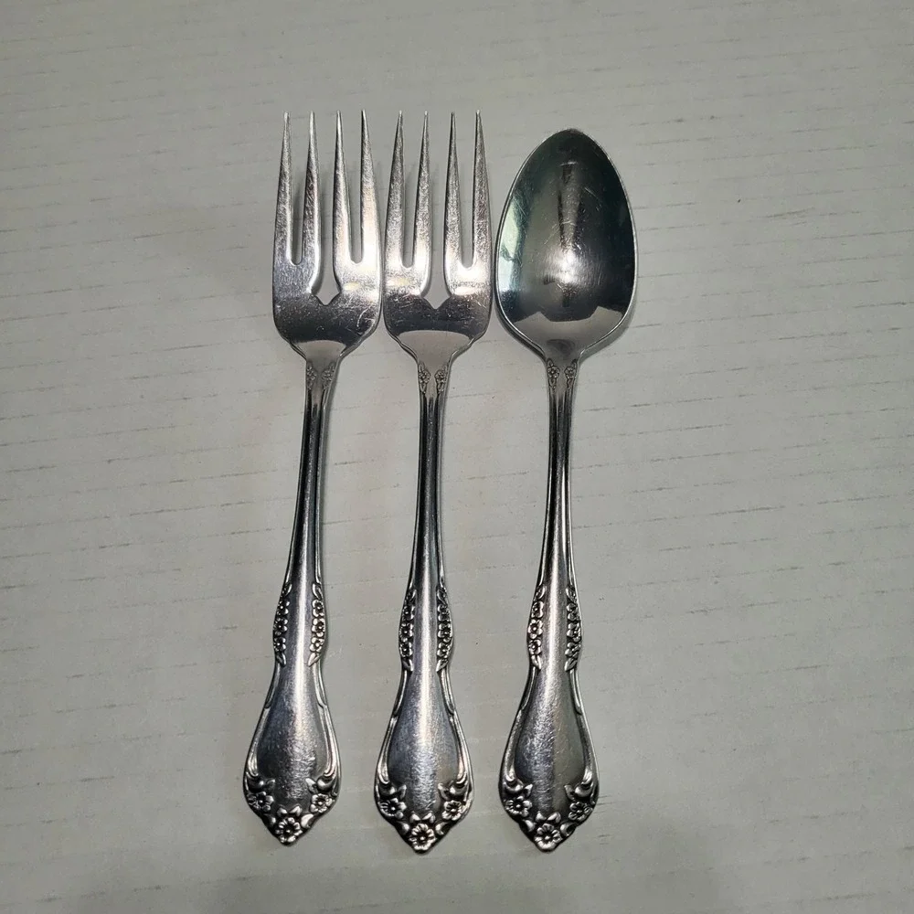 Oneida MANSFIELD Amadeus Stainless‎ Rogers Deluxe Flatware Salad Forks & A Spoon