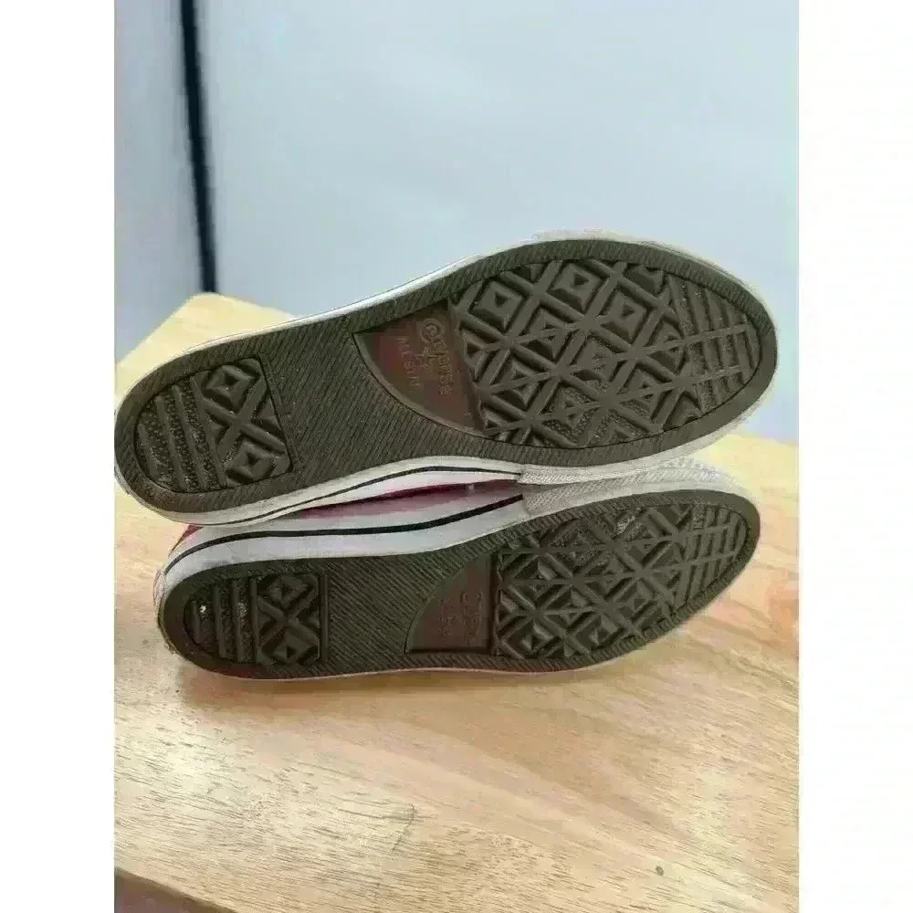 Converse step out