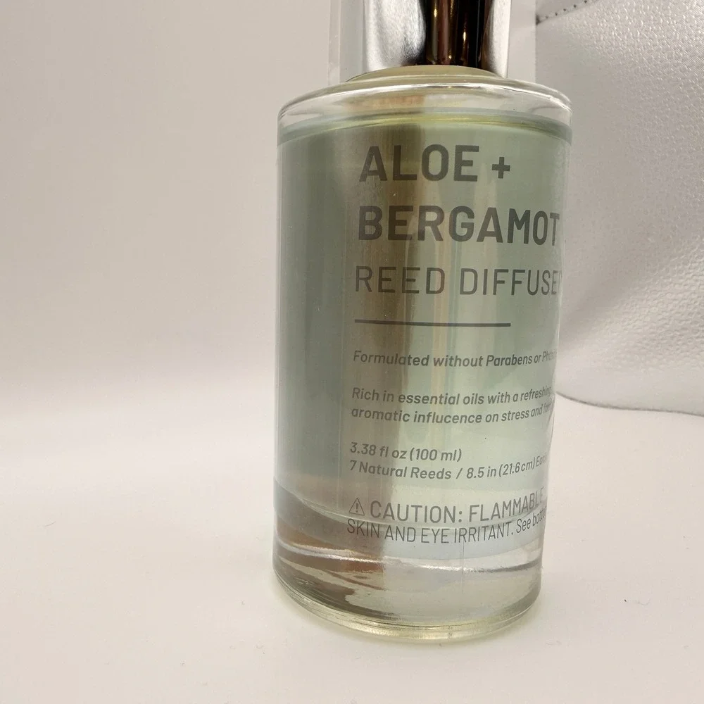 Target Aloe & Bergamot Reed Diffuser Glass Bottle Fragrance Wood Sticks Decor