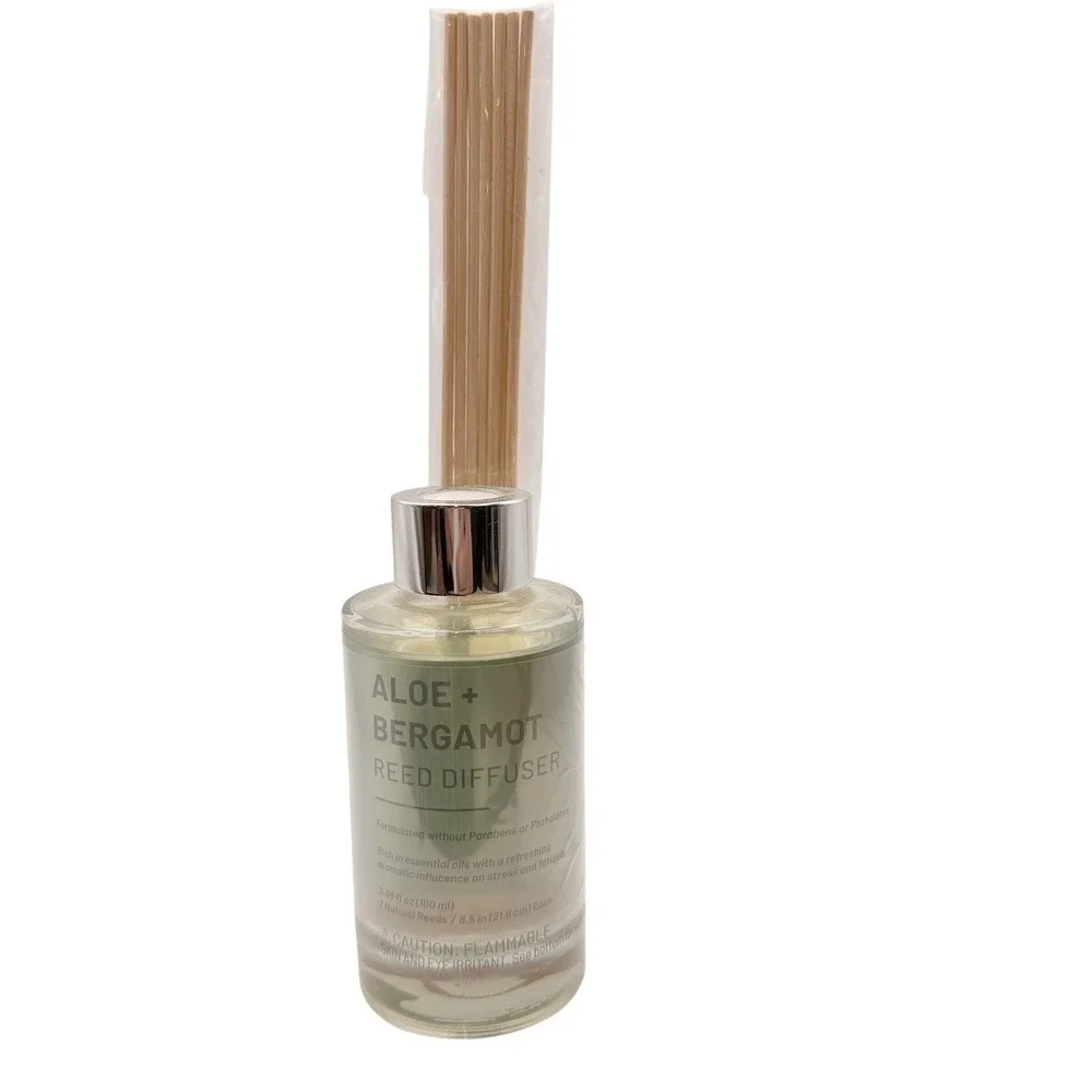 Target Aloe & Bergamot Reed Diffuser Glass Bottle Fragrance Wood Sticks Decor