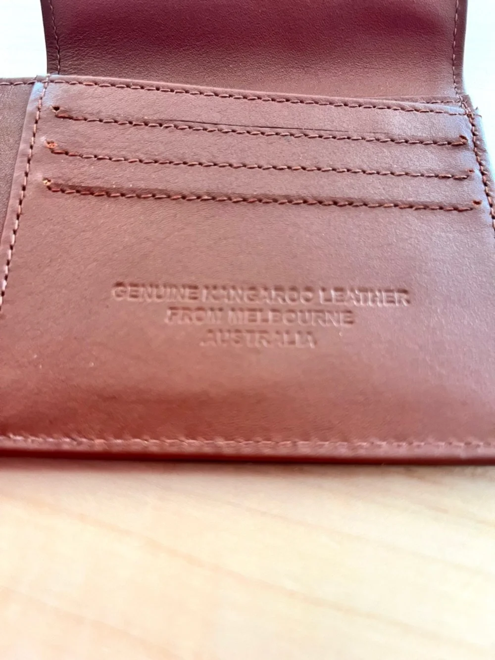 kangaROOS compact black