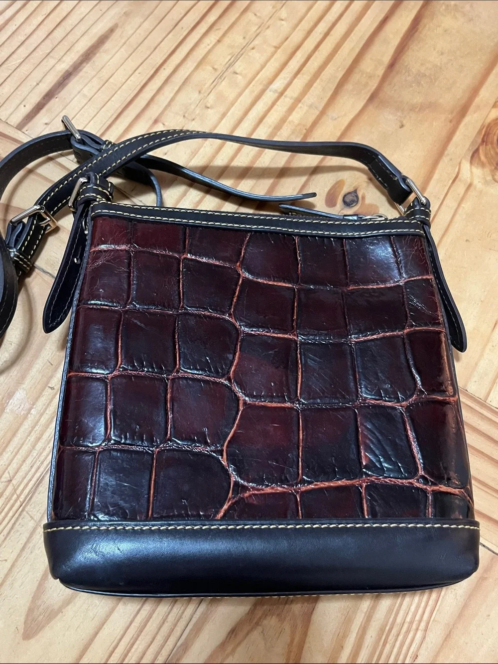 Dooney & Bourke excellent croc