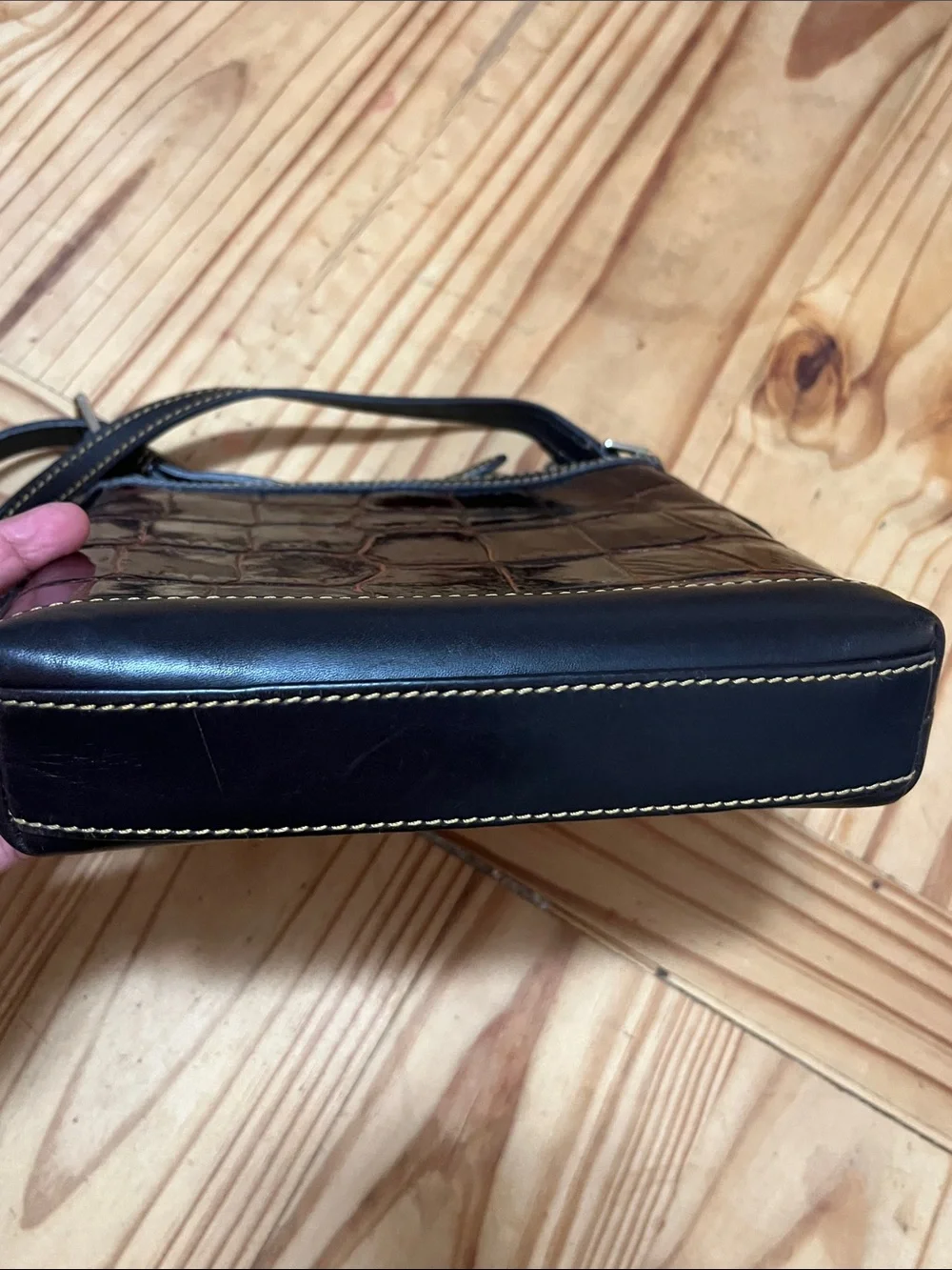 Dooney & Bourke excellent croc