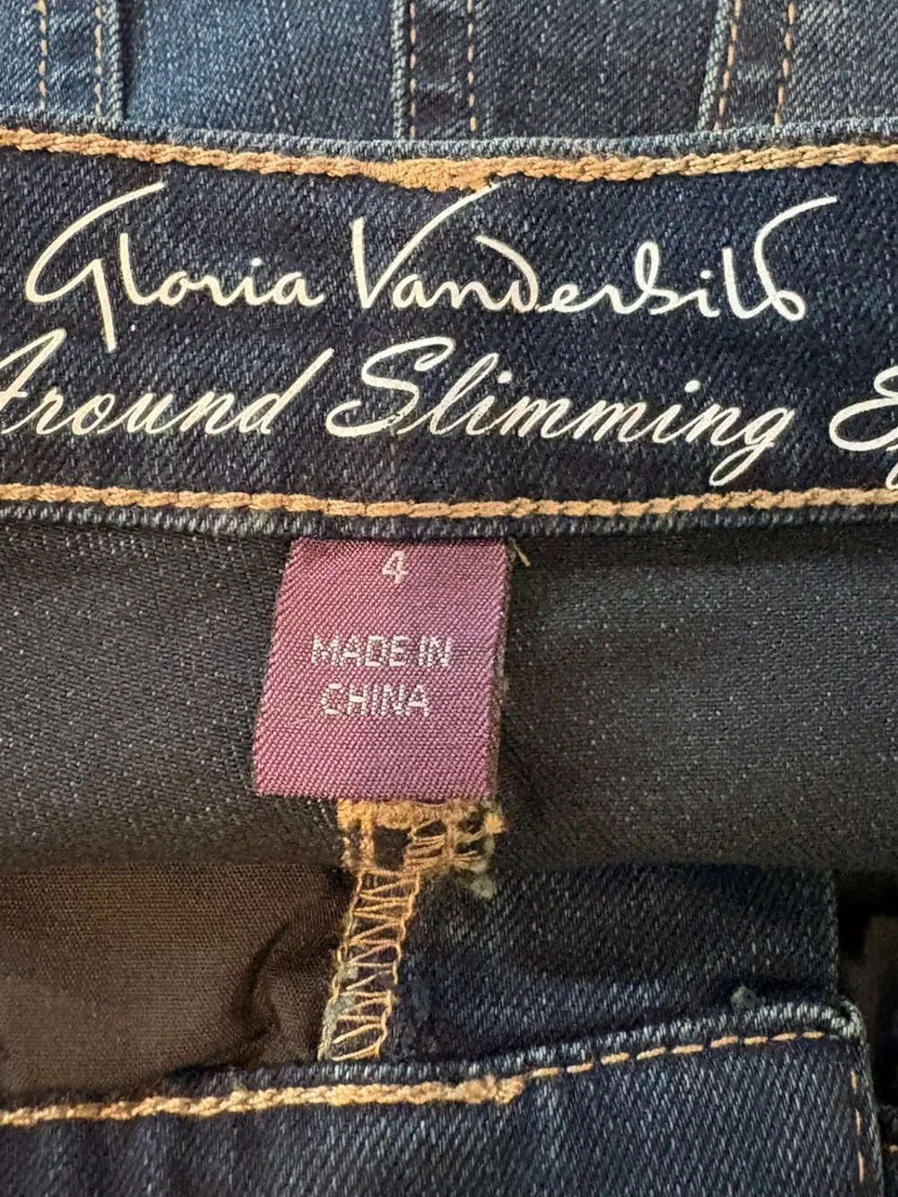 Gloria Vanderbilt Amanda Bermuda Shorts Size 4 NWT Slimming Panel
