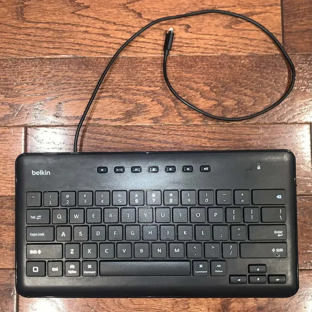 Belkin Secure‎ Wired Keyboard for iPad/iPhone with Lightning Connector (B2B124)