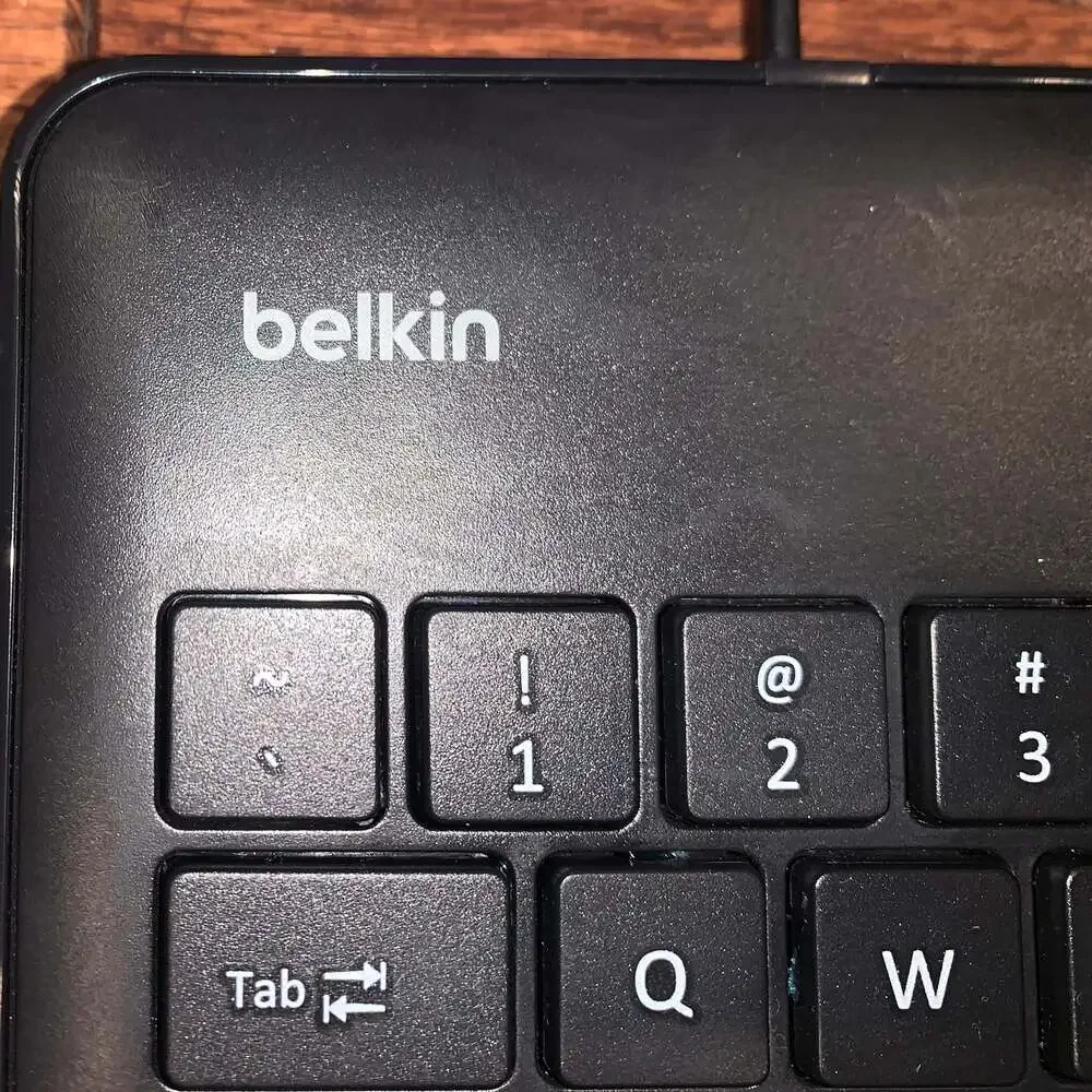 Belkin Secure‎ Wired Keyboard for iPad/iPhone with Lightning Connector (B2B124)