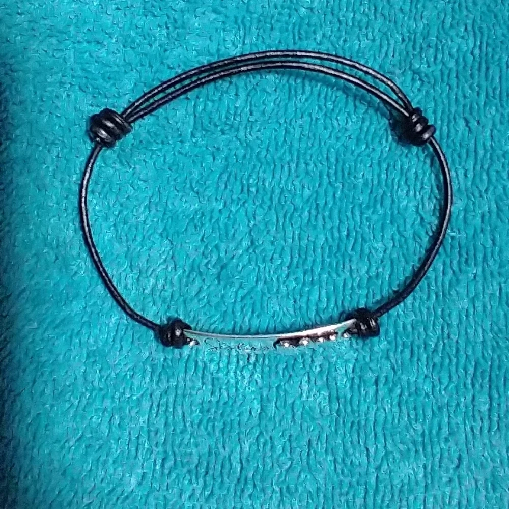 N/A chic silver