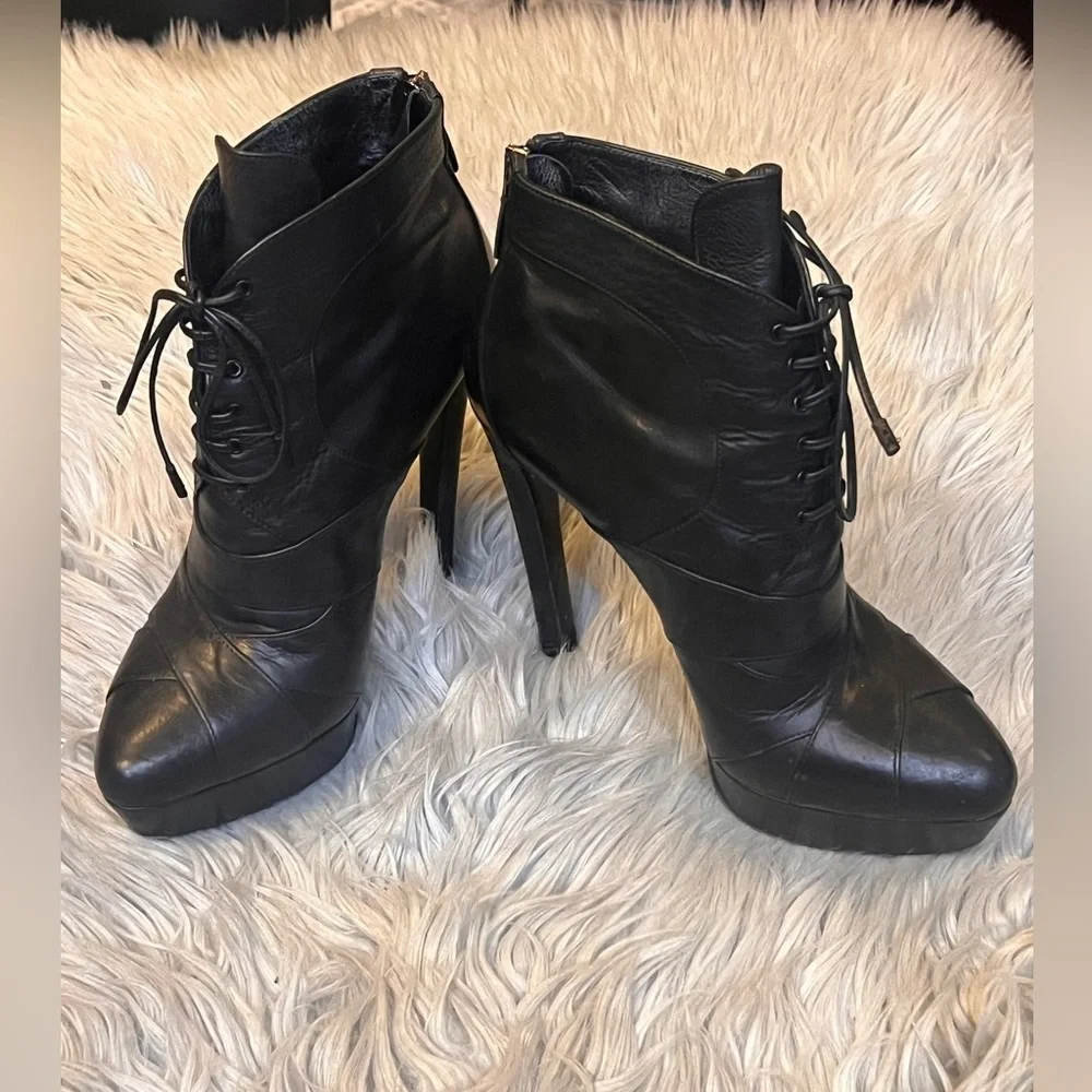 Prada gently pre