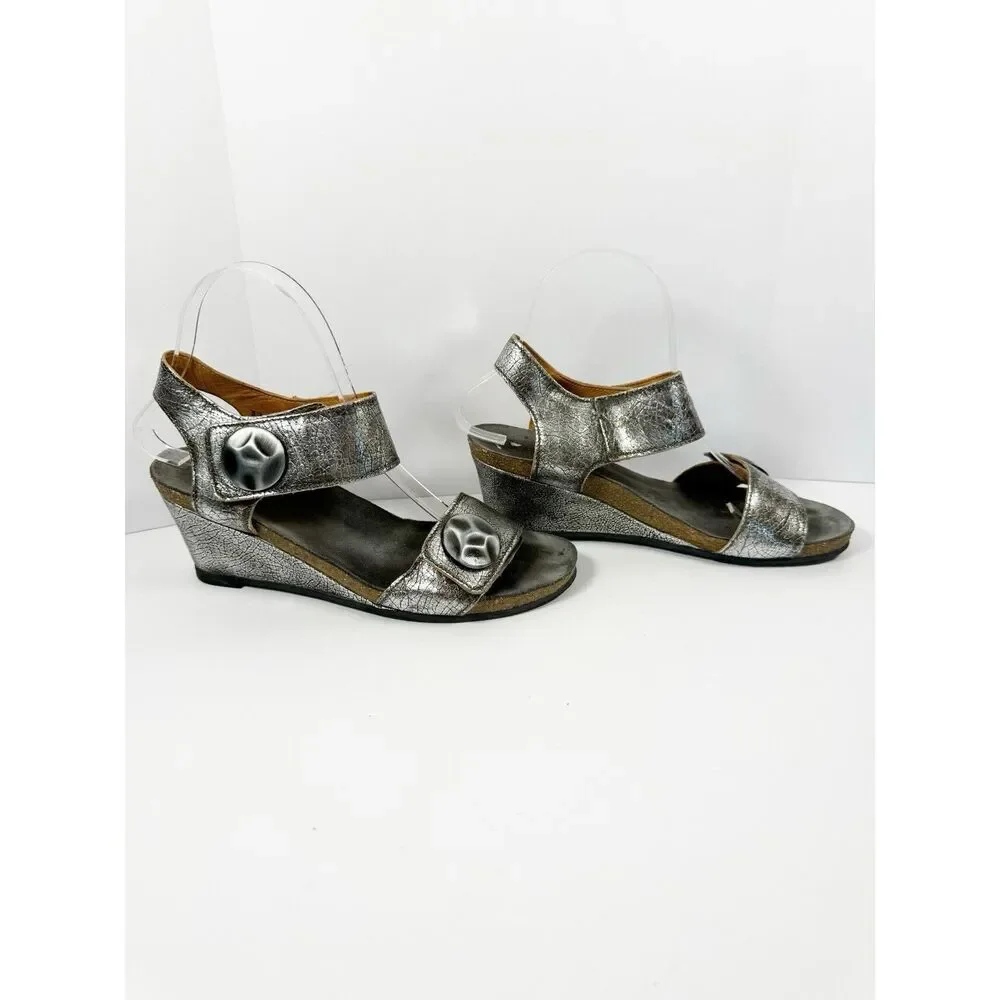 Taos Carousel Sandals 38 /7.5 Silver Crackle Leather Wedge Ankle Strap Medallion