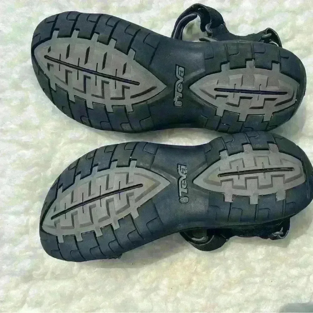TEVA Minam Outdoor Adjustable Hook & Loop Sandal Black Gray