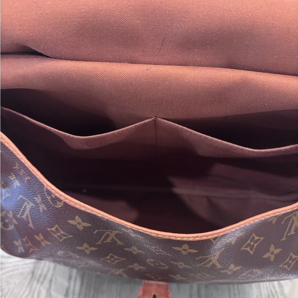 Louis Vuitton approx it adjustable
