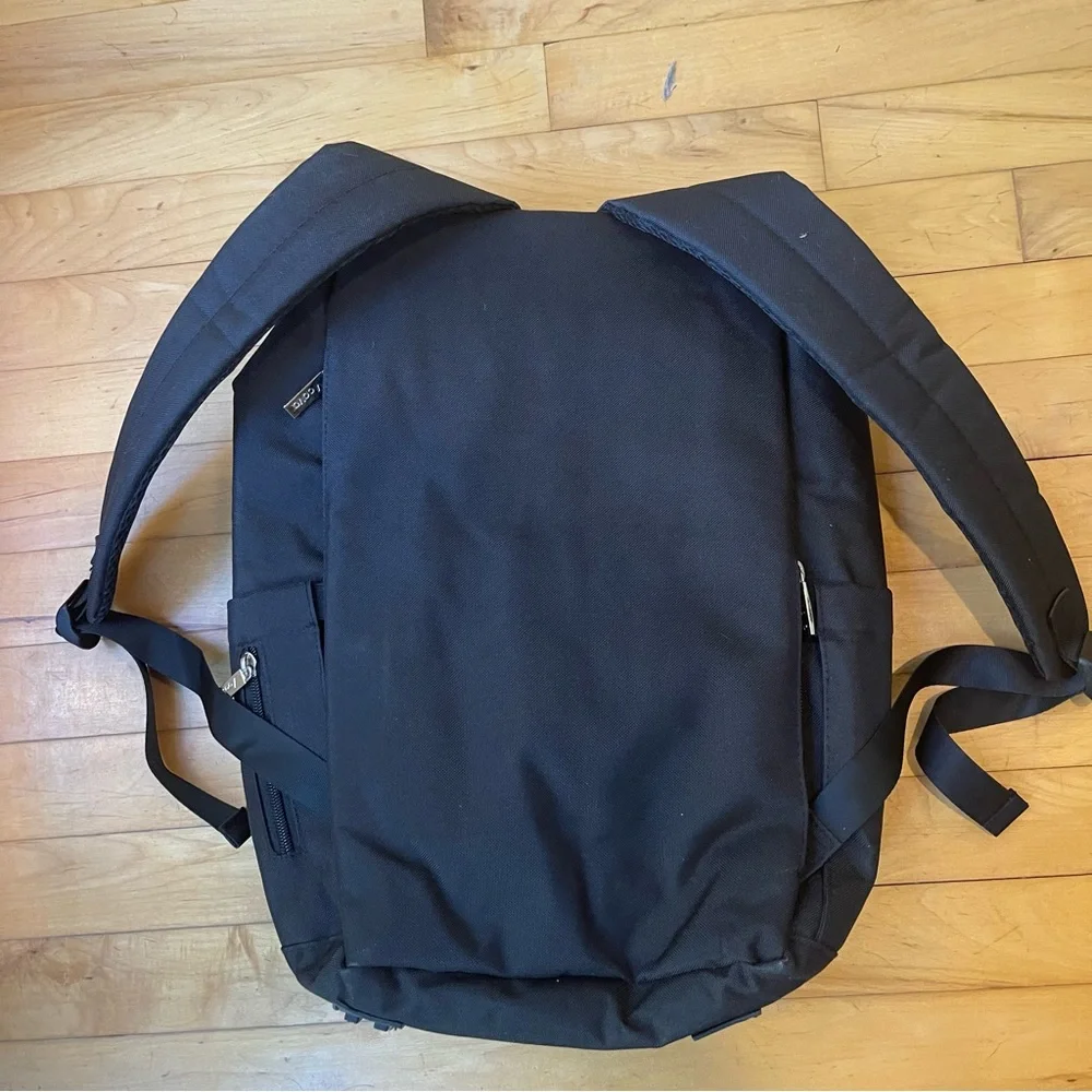 NEW! Voova Black Backpack