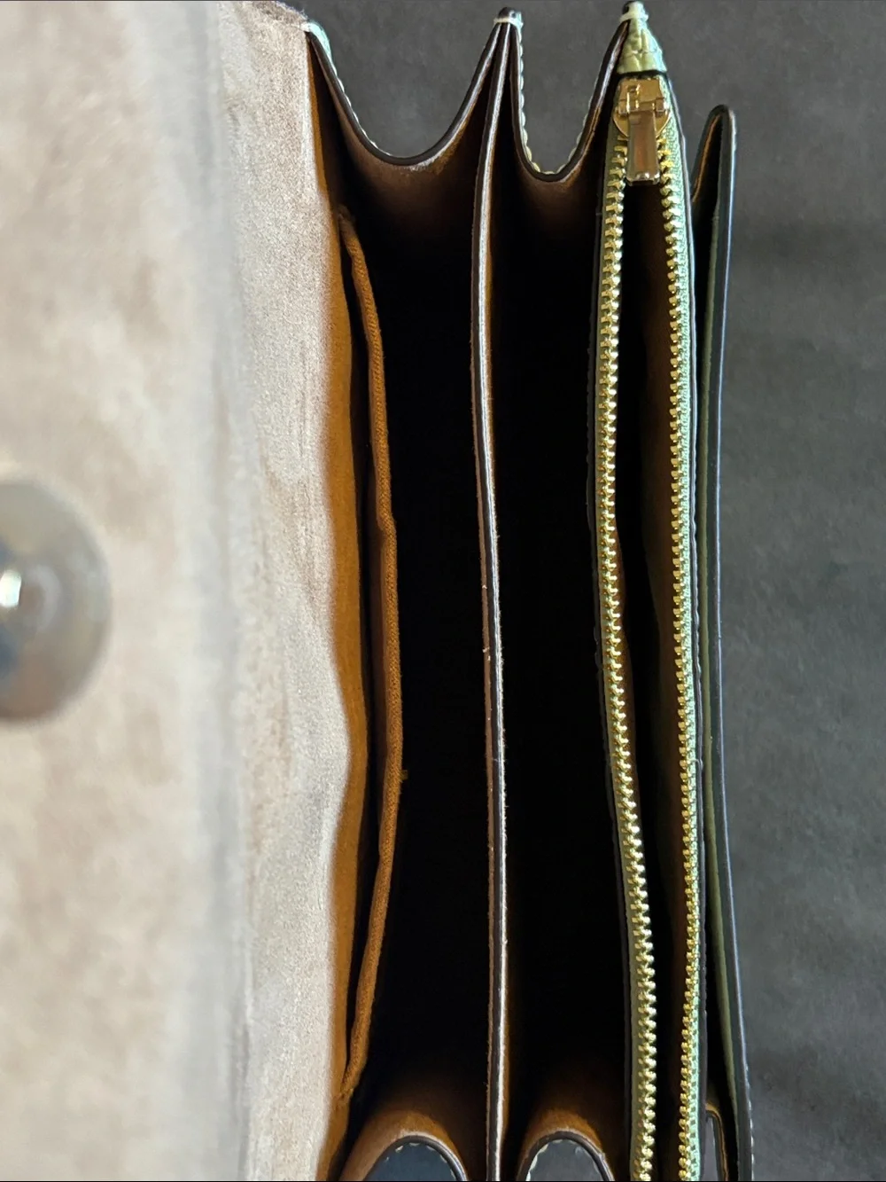 Coach pearlized signature