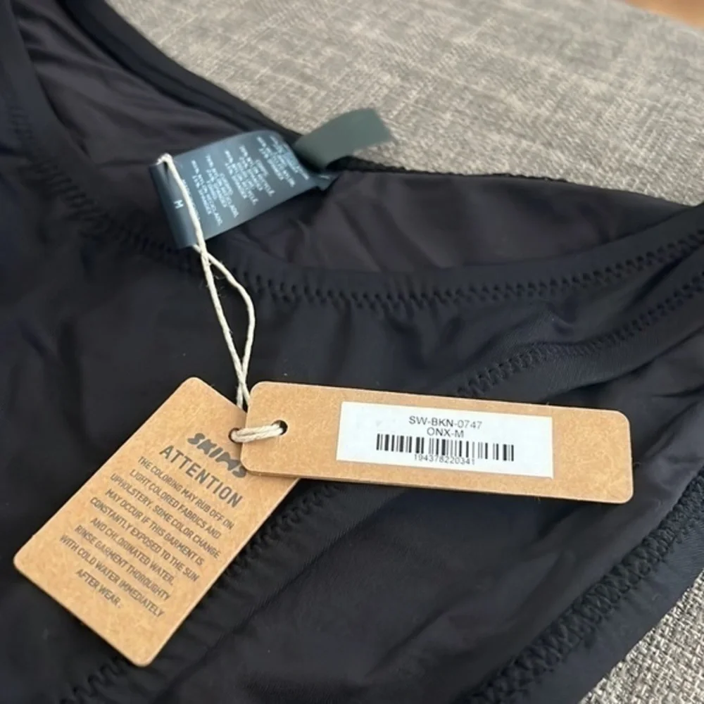 SKIMS sexy back tanga