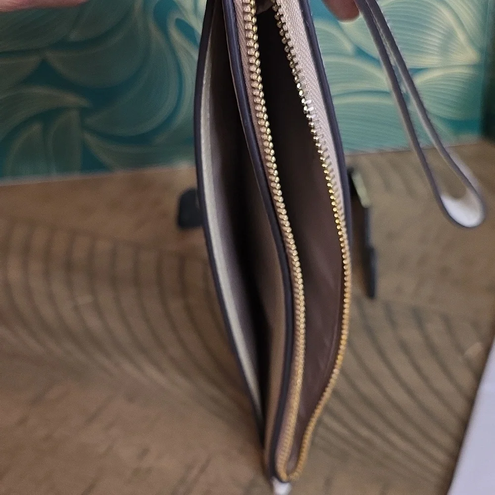 kate spade absolutely gorgeous
