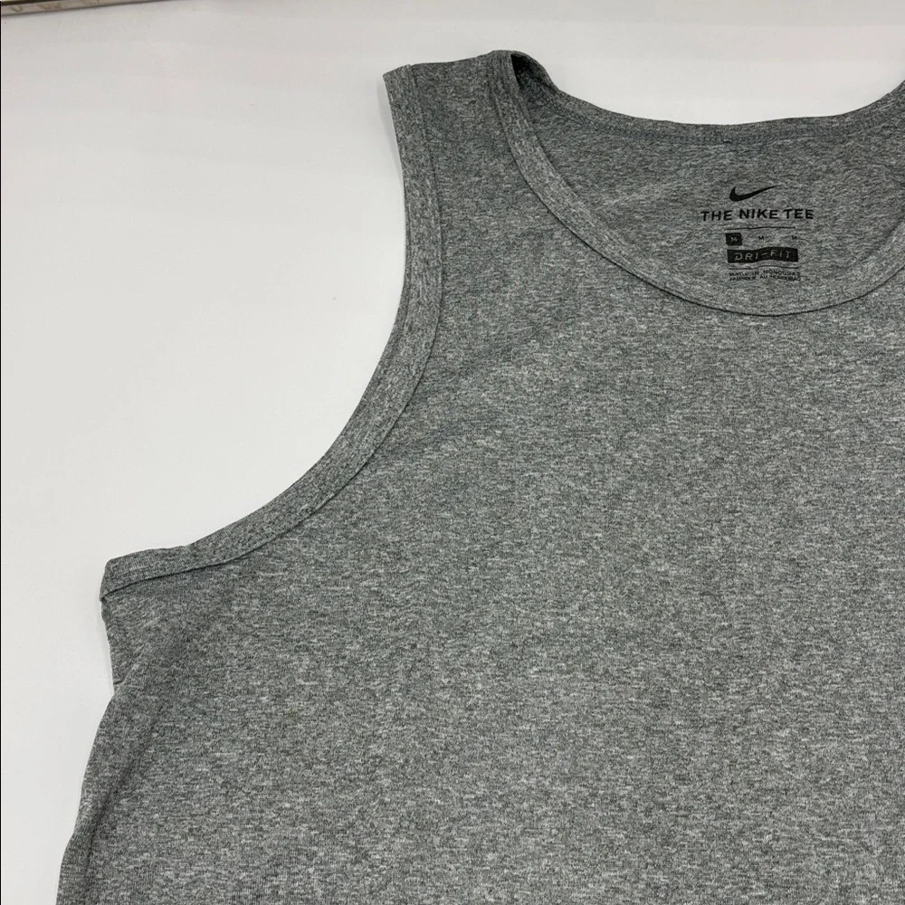 Nike graphic moisture fabric