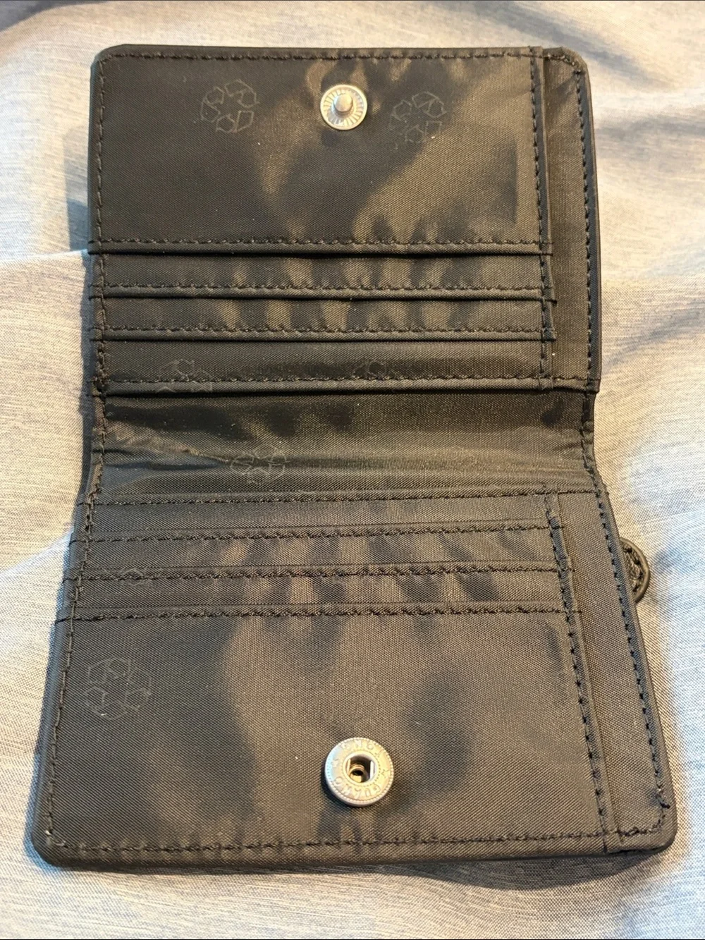 Guang Tong Leather Wallet with Zip Pocket GUC