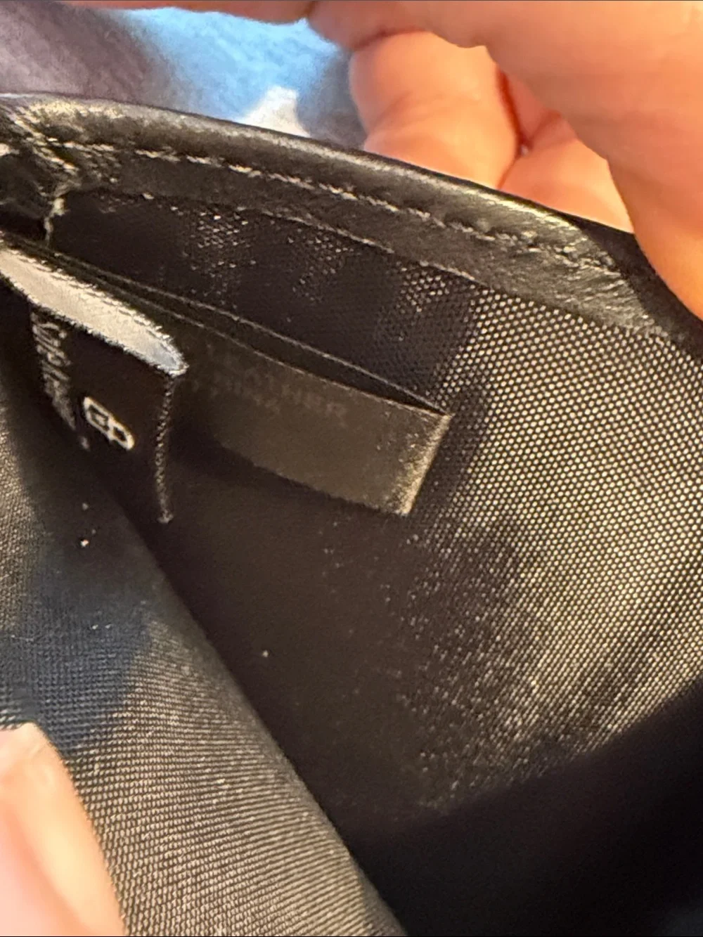 Guang Tong Leather Wallet with Zip Pocket GUC