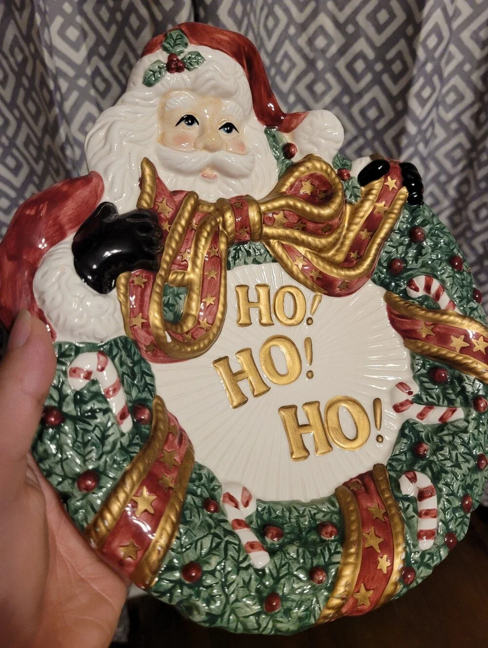 Fitz and Floyd Santa Wreath Plate - Red, Green, Gold **chipped**