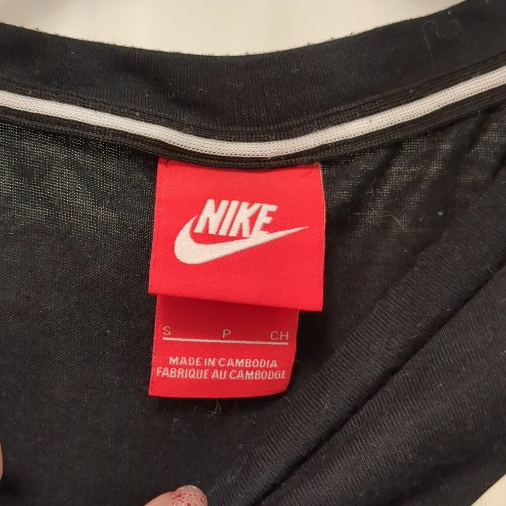 Nike shirt size