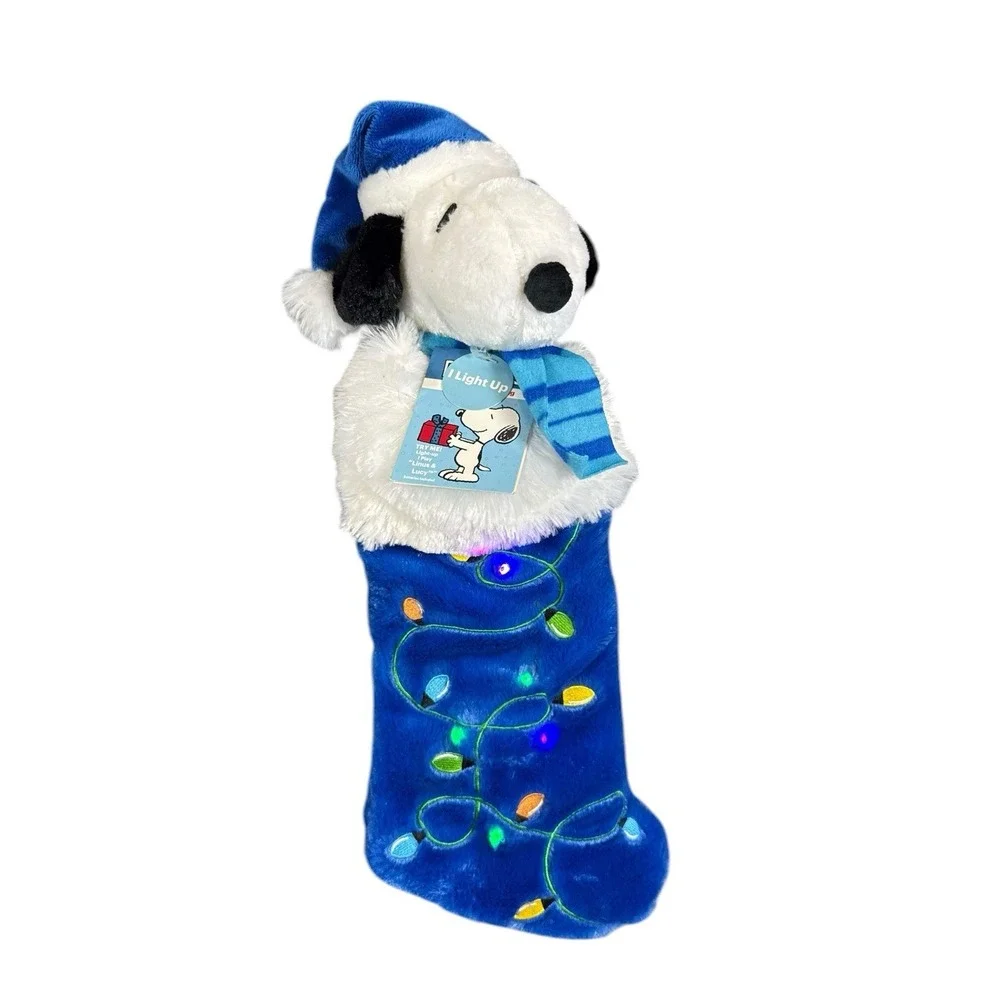 Dan Dee displaying snoopy design