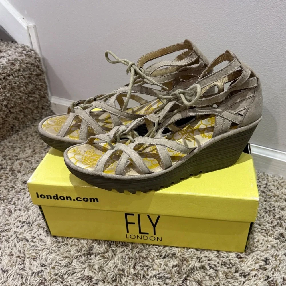 Fly London Yasi Taupe Leather Lace Up Wedge Sandals Womens 40 P500663013