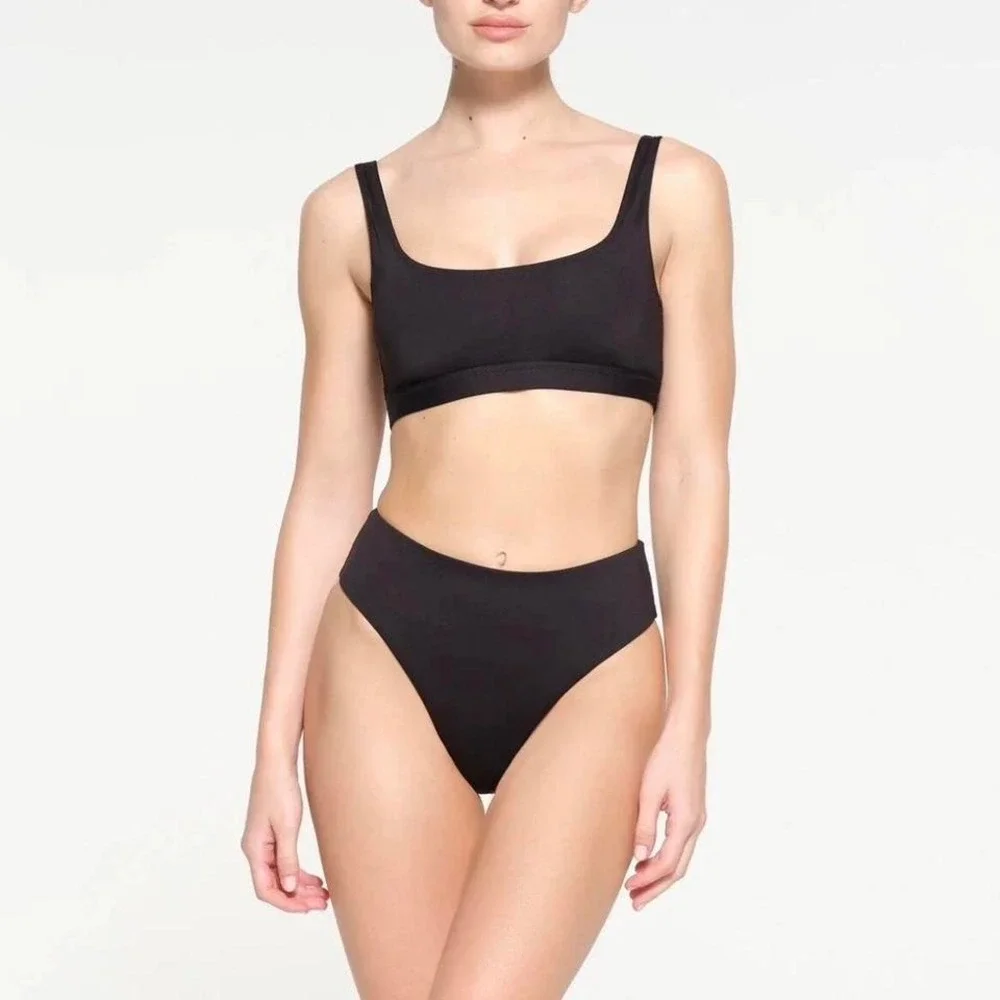 SKIMS Signature Scoop Neck Swim Top / Size M / MSRP $88‎ / NWT