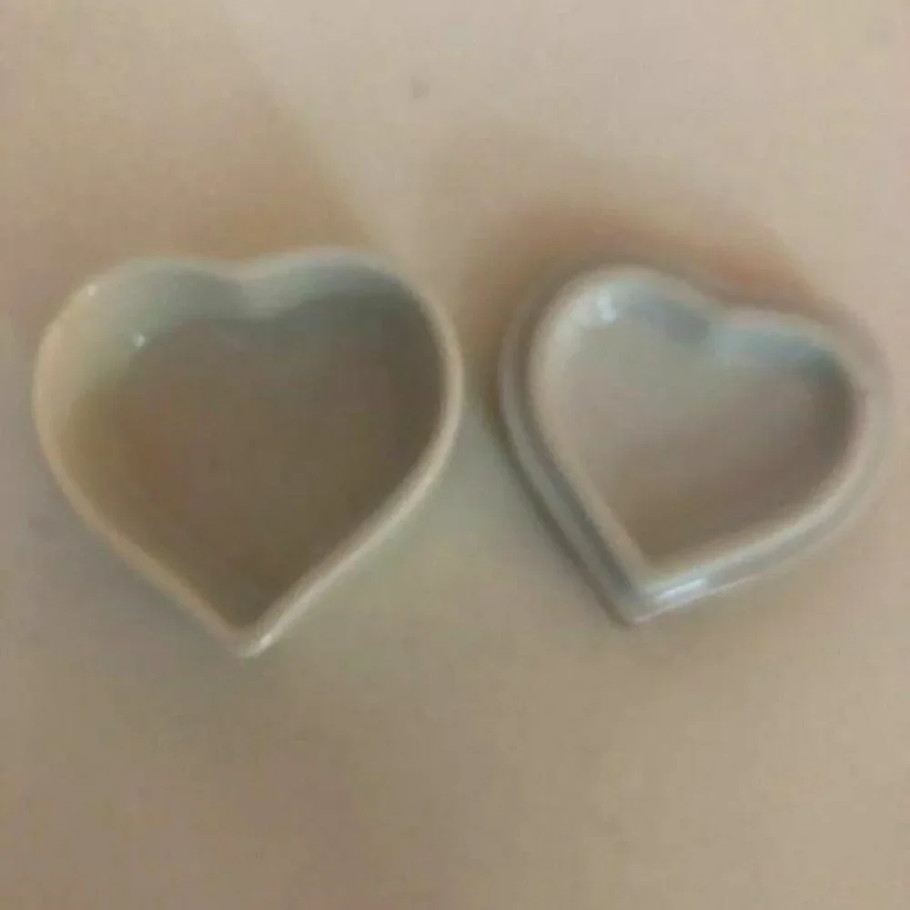 🛒 $8 - DISNEY MINNIE MOUSE HEART SHAPED JEWELRY TRINKET BOX #90-1
