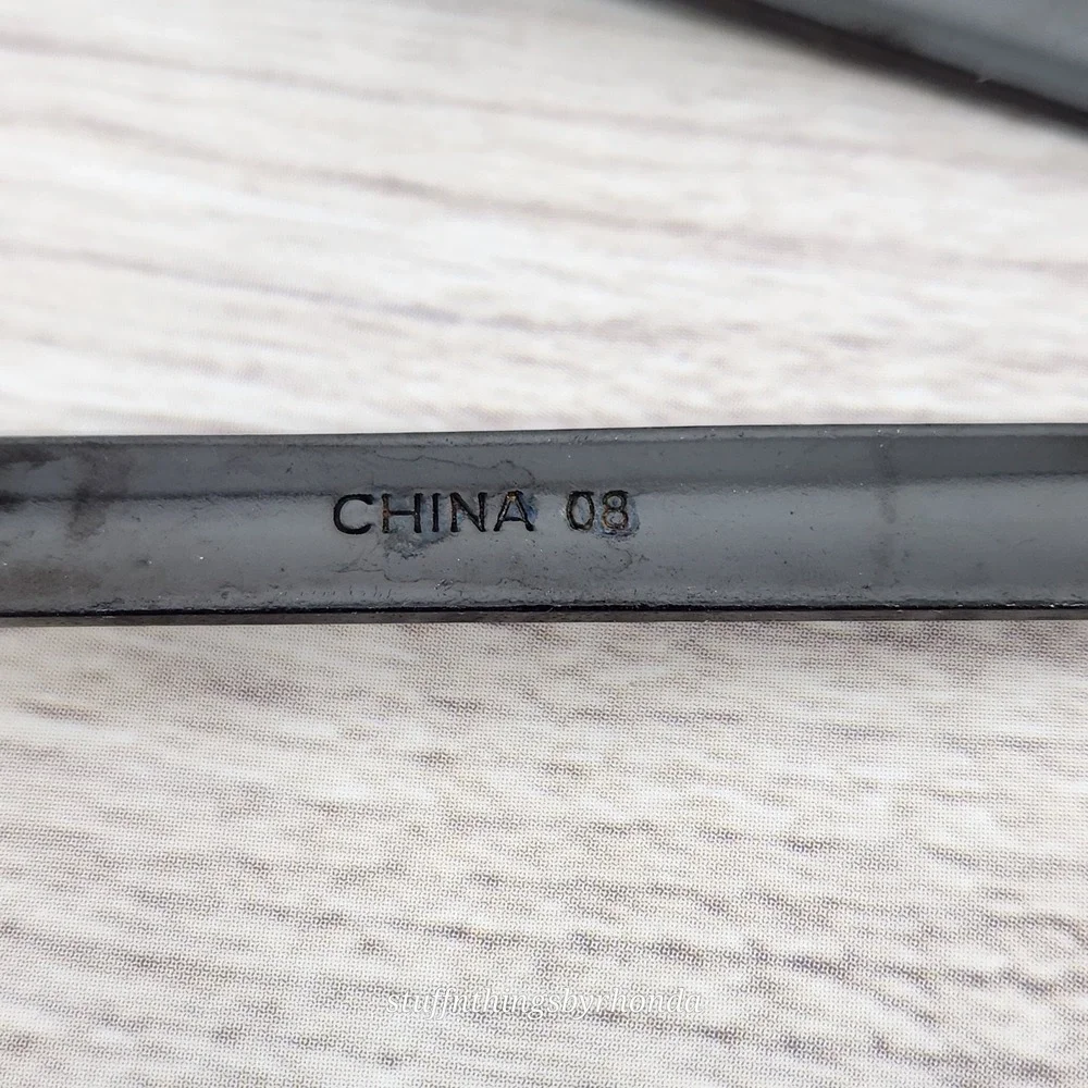 The Unbranded Brand nicks knife