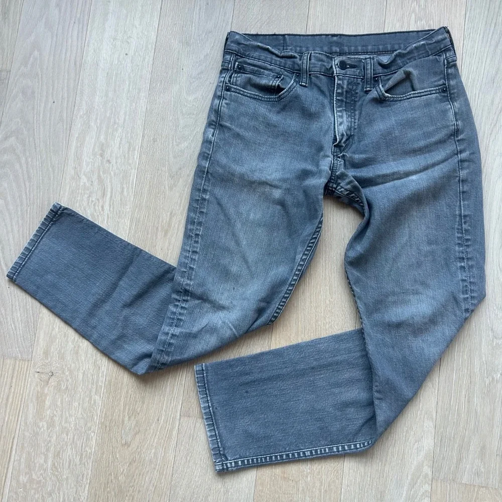 Levis constructed waist