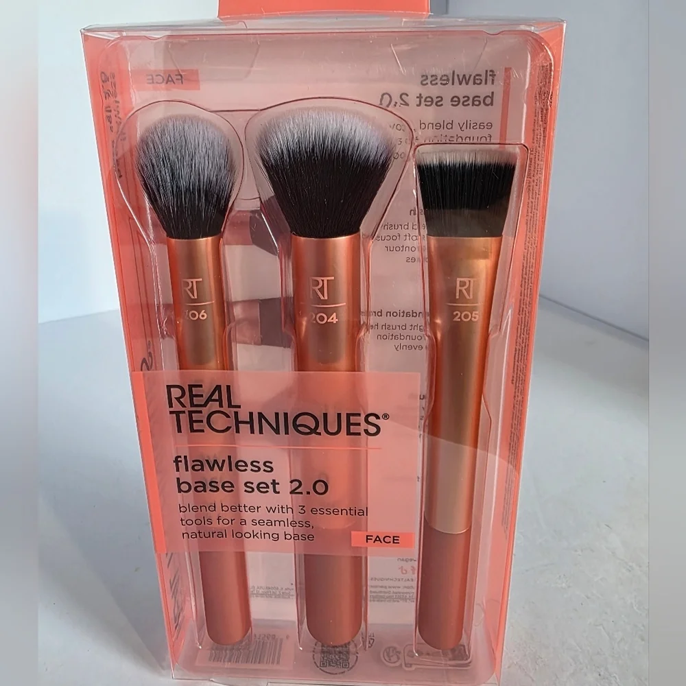 NWT Real Techniques Flawless Base Set 2.0