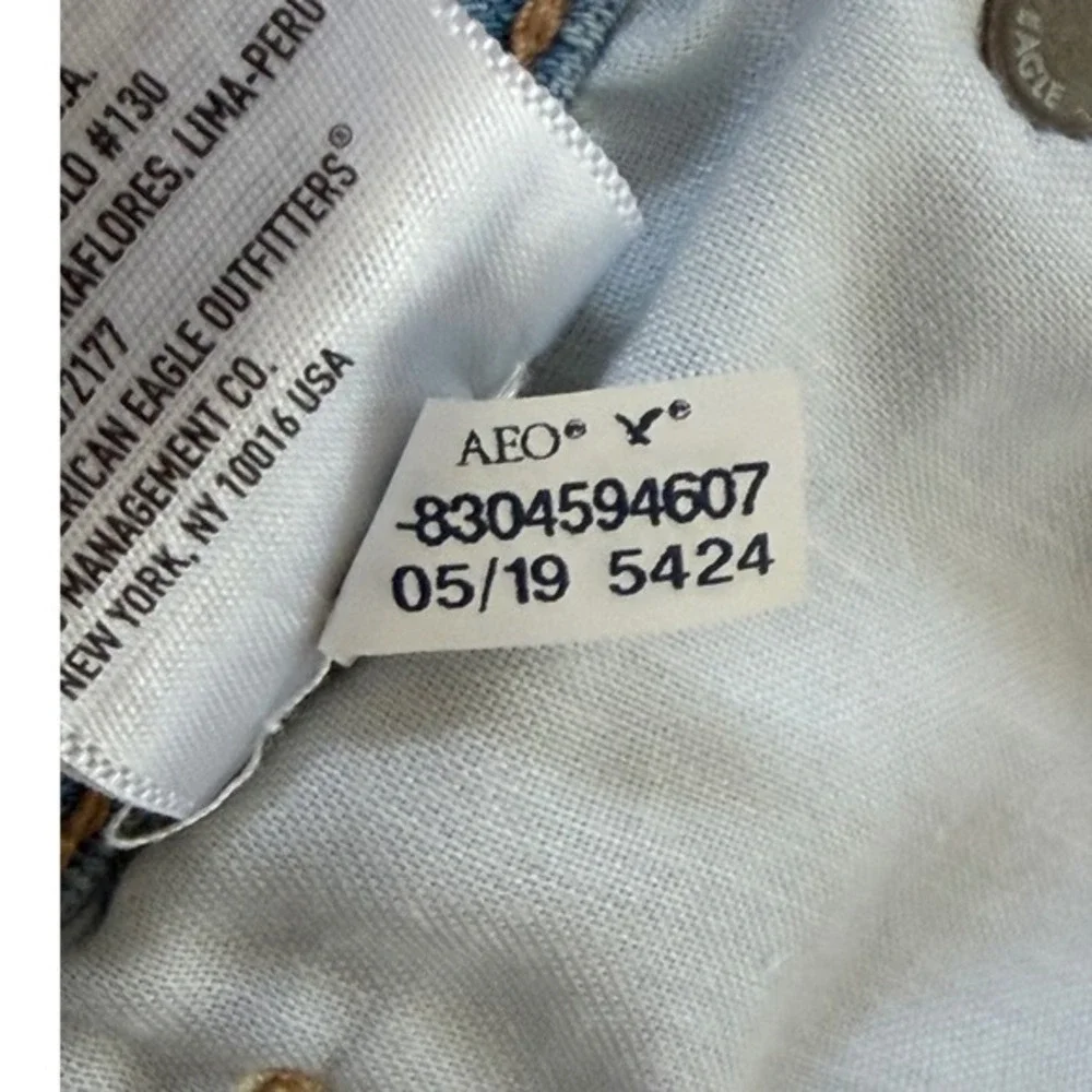 American Eagle Super High Rise Shortie Jean Short Light‎ Wash Denim 2