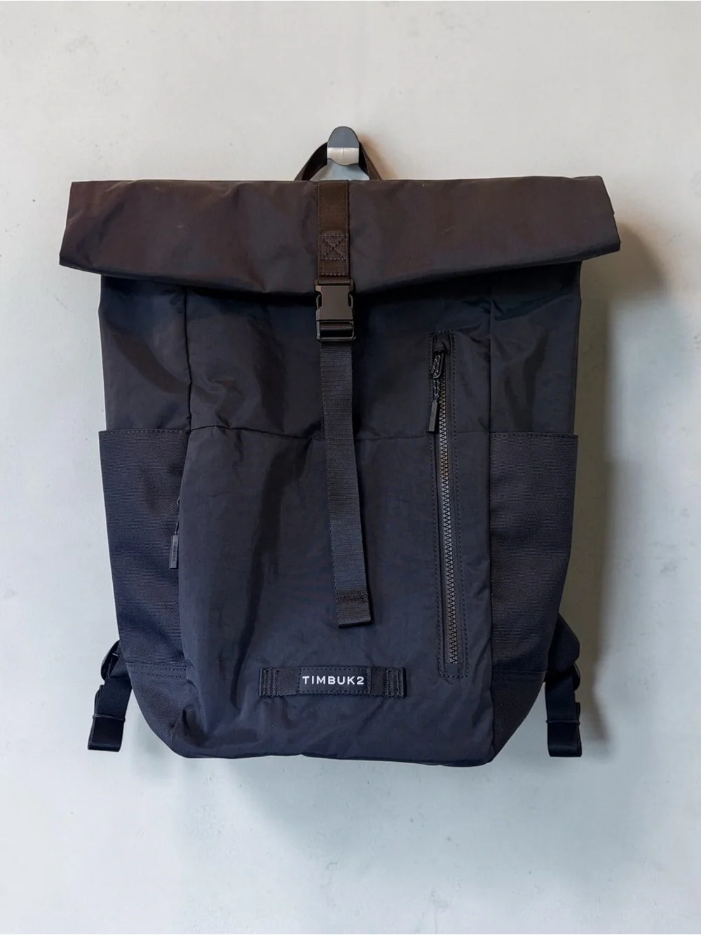 Timbuk2 secures pocket bottles