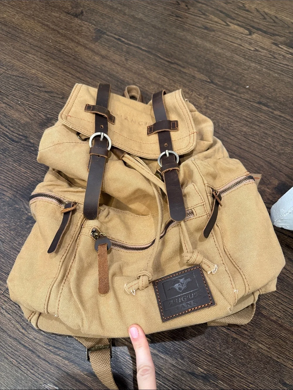 Augur stylish tan
