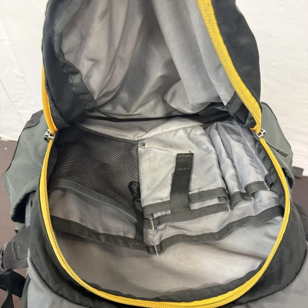 Patagonia Backpack Gray Chacabuco 32L Nylon Soft Case Laptop Daypack