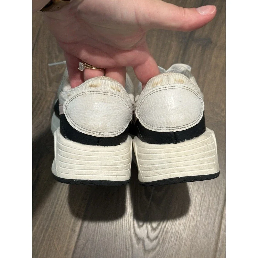 Nike product pair