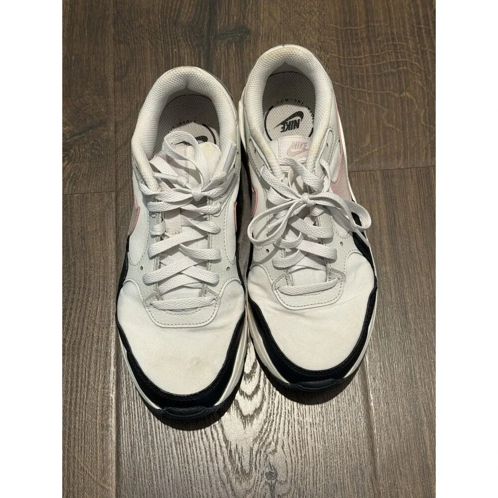 Nike product pair
