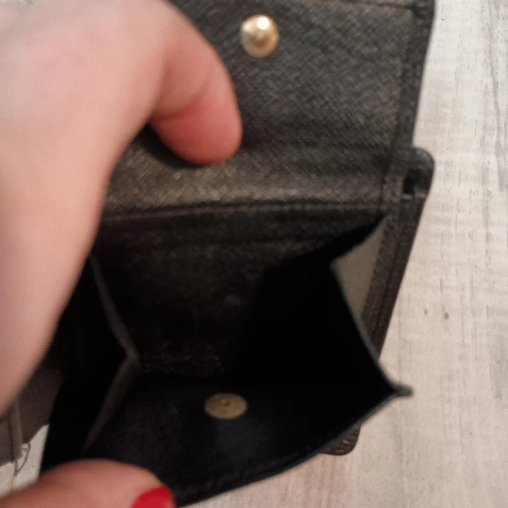 LOUIS VUITTON Marco Black Epi Leather BiFold Wallet