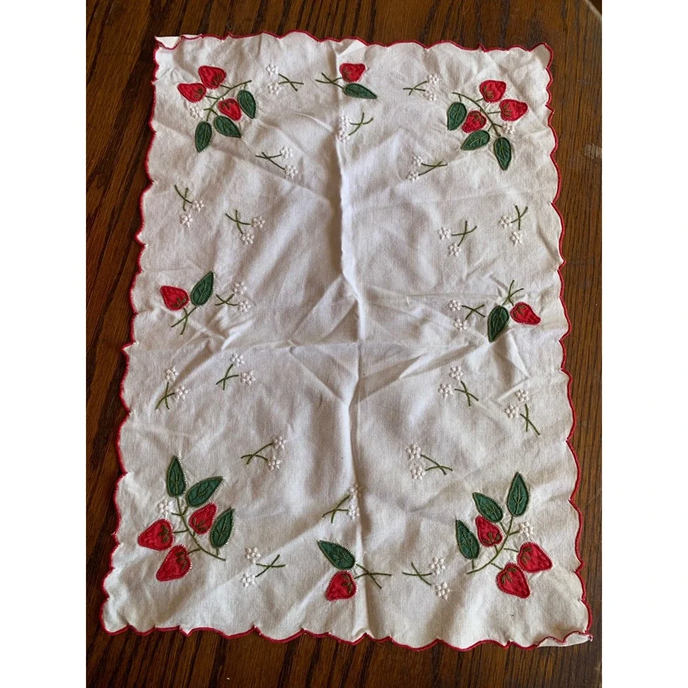 Vintage Embroidered Strawberry Scalloped Edge Table Runner White Red Green