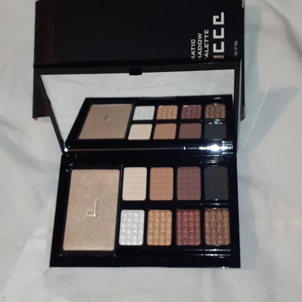 Doucce smokey pigmented