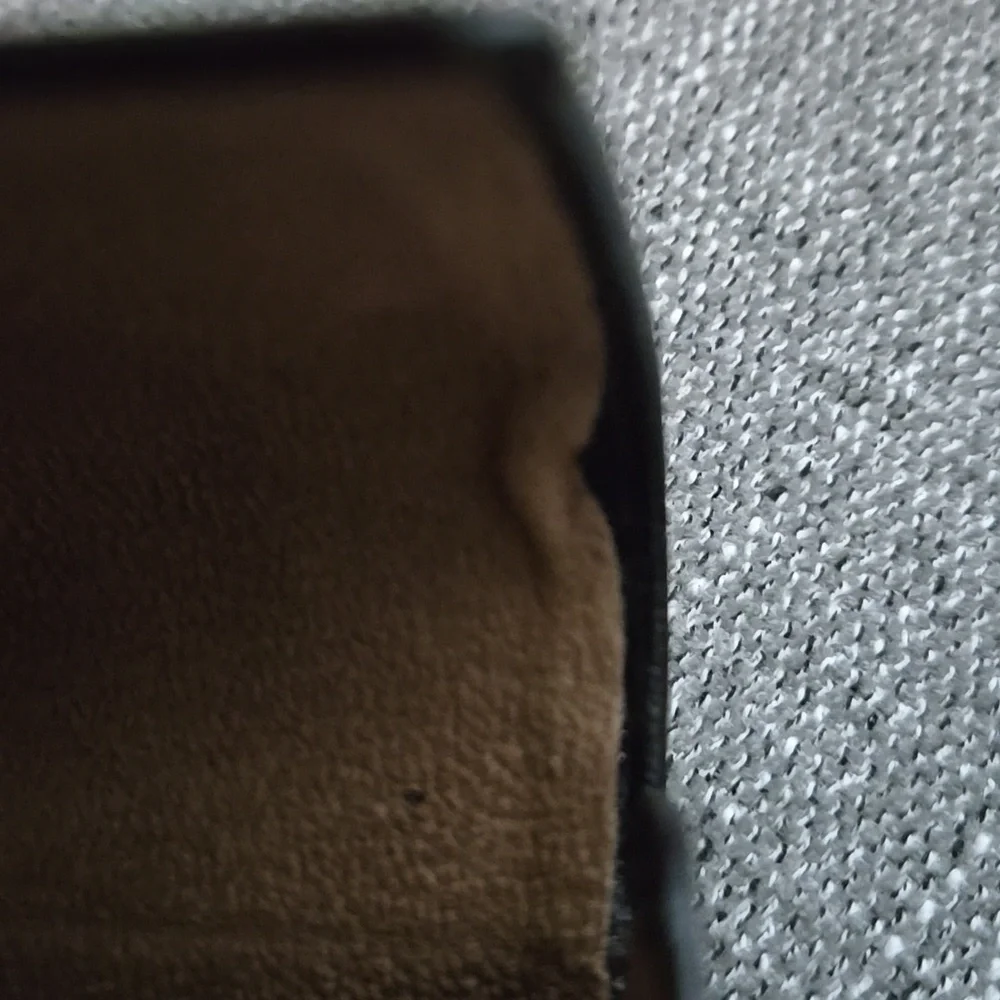 BURBERRY BLACK EMBOSSED PEBBLE LEATHER SUNGLASSES CASE. GLASSES NOT INCLUDED.