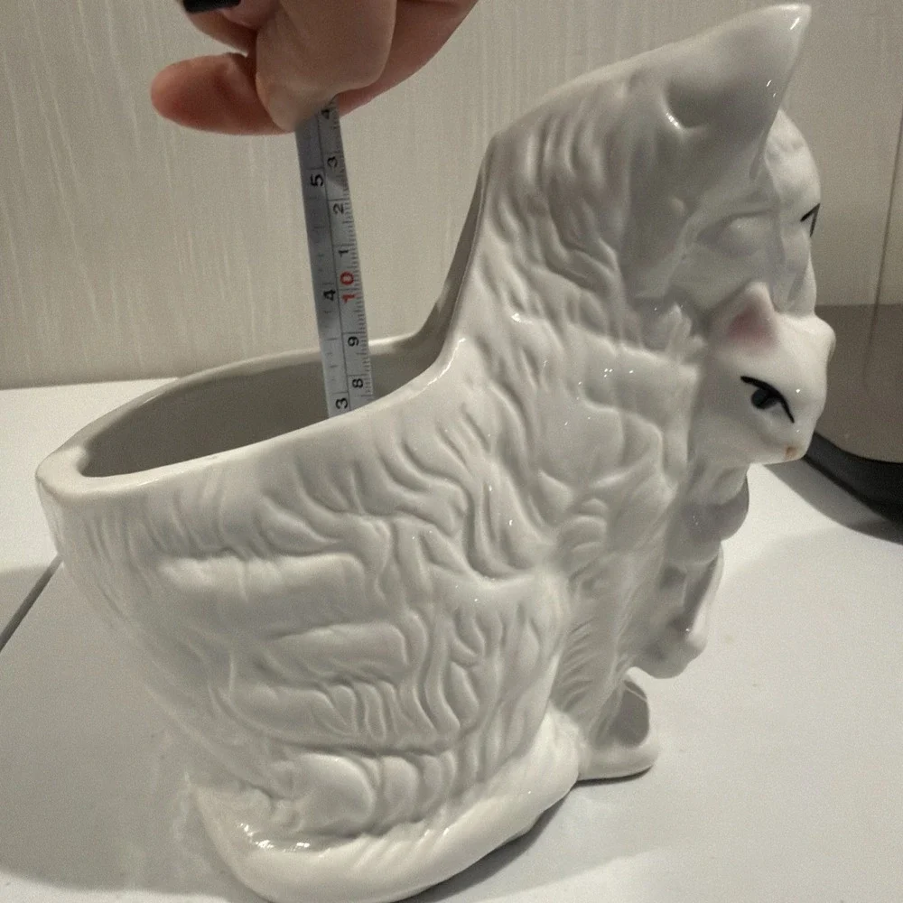 Vtg Persian Momma White Cat Carrying Kitten‎ Ceramic Figurine Planter