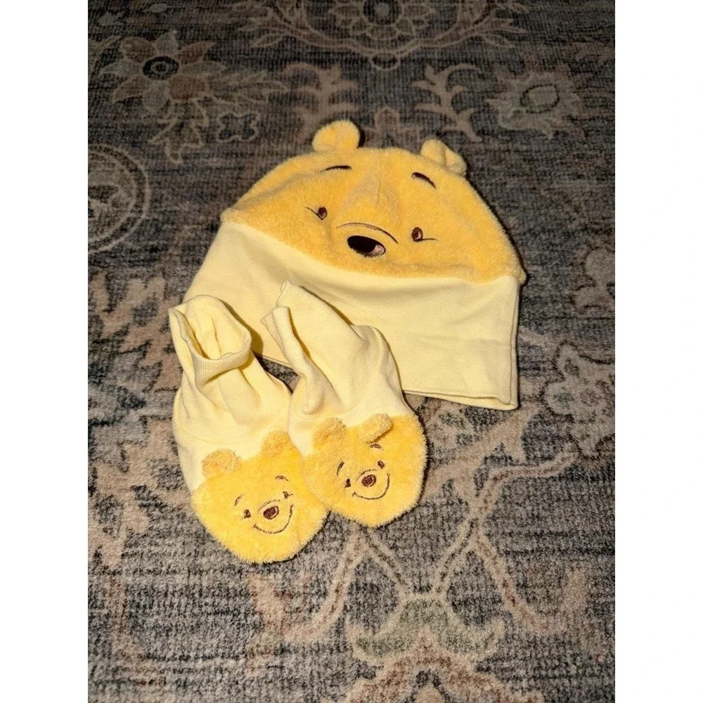 Disney Baby Winnie the Pooh Hat and Bootie Set