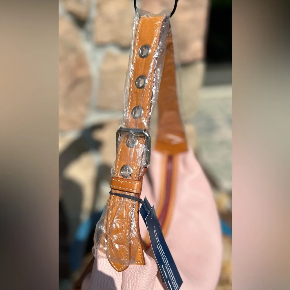 Dooney & Bourke comes purses