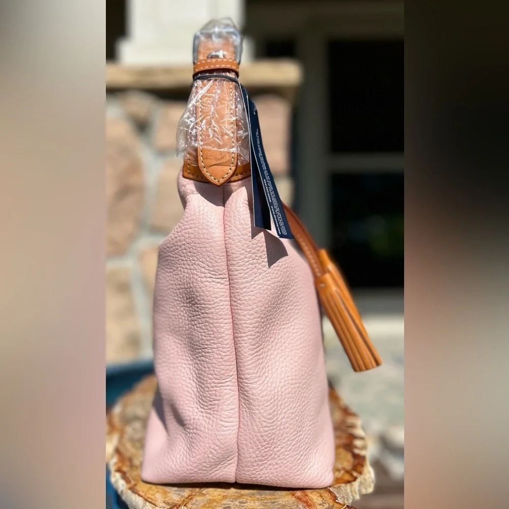 Dooney & Bourke it’s photos